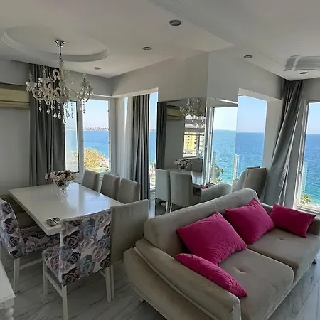 Apartament Konyaalti Denizin Uestuende Gemi Ev Antalya